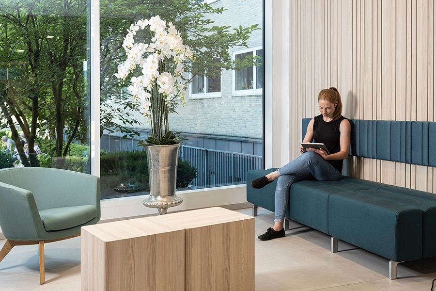 Aufenthaltsbereich in der Klinik Aufenthaltsbereich in der Klinik